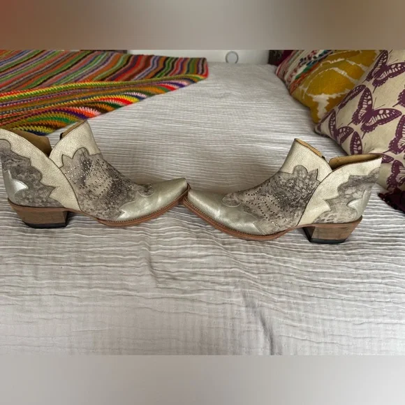 Old Gringo Silver and Cream Ankle Boots - Picture 8 of 10
